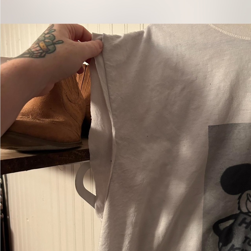 Casual White Graphic Tee - Picture 2 of 5